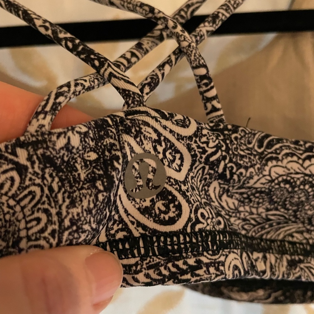 Lululemon sz 4 bra - Picture 3 of 3